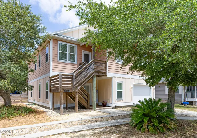 Photo 1 of Single family home for sale at 2602 E Oak Is Dr, Oak Island, NC 28465 | MLS# 100586444 | Listing updated on 2026-08-30