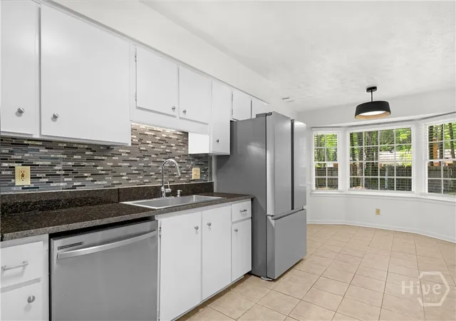 3rd image of 13 Barrington Cir, Savannah, GA 31419 | MLS# SA354483