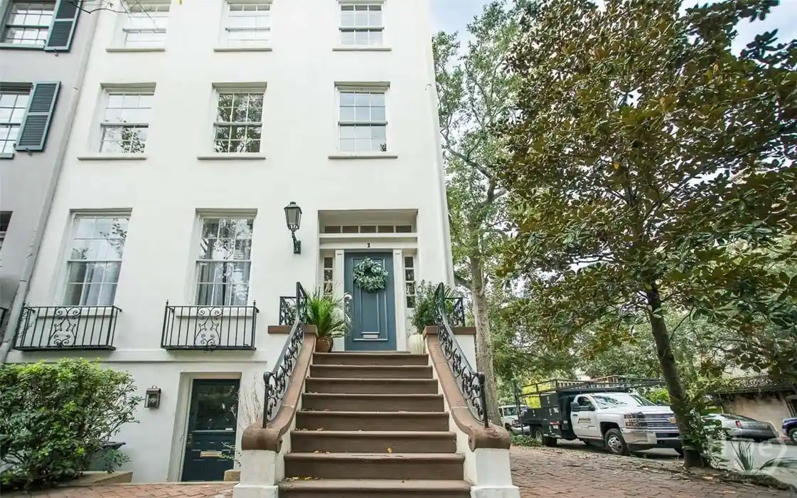 Listing Photo 2 - Condo for sale in 1 E Gordon St located at 1 E Gordon St, Savannah, GA 31401 - Unit #Garden