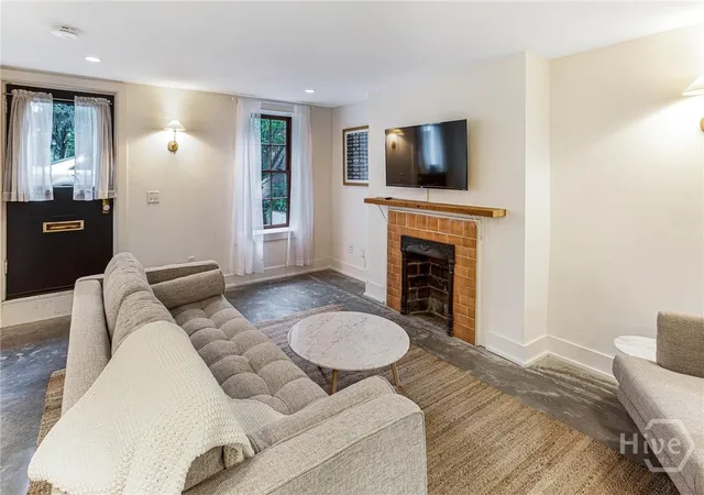 Photo 4 of Condo for sale at 1 E Gordon St #Garden, Savannah, GA 31401 | MLS# SA363150 | Listing updated on 2026-09-02