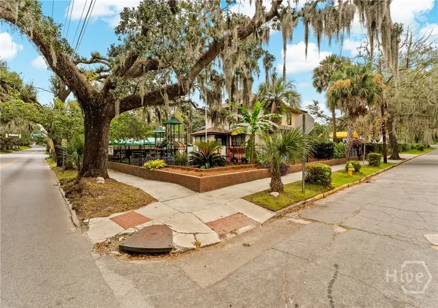 Photo 3 of Single family home for sale at 1106 E 48Th St, Savannah, GA 31404 | MLS# SA342679 | Listing updated on 2026-08-17