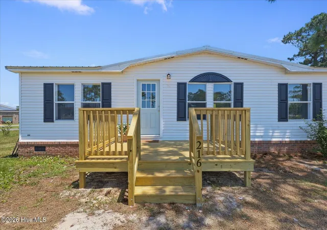 Homes for sale in Hampstead, NC | 216 Oak Grove Dr, Hampstead, NC 28443 | MLS# 100586006