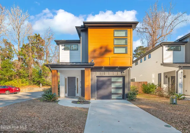 Photo 1 of Single family home for sale at 17 S 29th Street, Wilmington, NC 28403 | MLS# 100585920 | Listing updated on 2026-07-02
