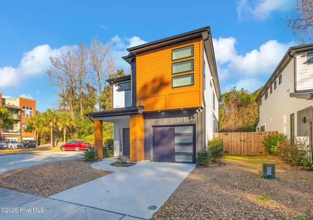 Photo 3 of Single family home for sale at 17 S 29th Street, Wilmington, NC 28403 | MLS# 100585920 | Listing updated on 2026-07-02