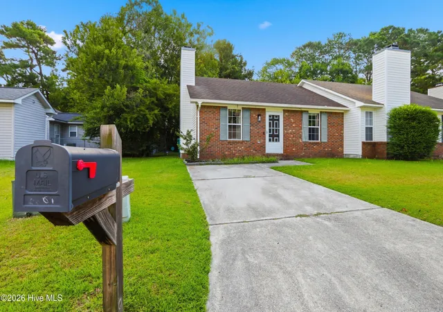 Photo 2 of Townhouse for sale at 103 Glenside Ct, Midway Park, NC 28544 | MLS# 100589549 | Listing updated on 2026-08-07