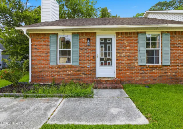 Photo 3 of Townhouse for sale at 103 Glenside Ct, Midway Park, NC 28544 | MLS# 100589549 | Listing updated on 2026-08-07