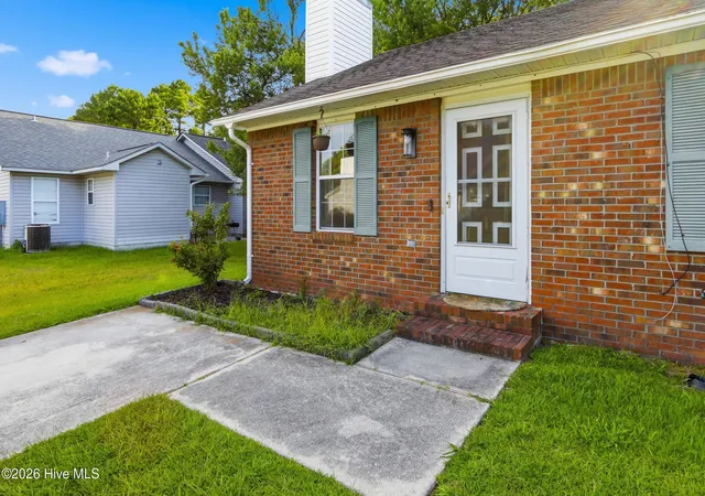 Photo 4 of Townhouse for sale at 103 Glenside Ct, Midway Park, NC 28544 | MLS# 100589549 | Listing updated on 2026-08-07