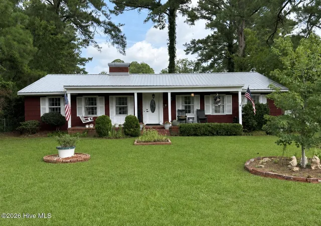 Photo 1 of Single family home for sale at 1902 Trent Blvd, New Bern, NC 28560 | MLS# 100586763 | Listing updated on 2026-08-04