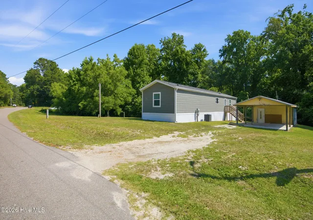 Photo 2 of Manufactured home for sale at 425 Beckys Crk Rd, Hampstead, NC 28443 | MLS# 100586913 | Listing updated on 2026-09-19