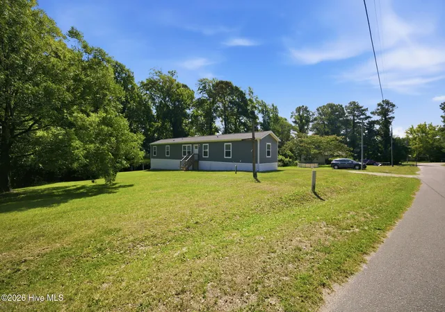 Photo 3 of Manufactured home for sale at 425 Beckys Crk Rd, Hampstead, NC 28443 | MLS# 100586913 | Listing updated on 2026-09-19
