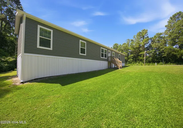 Photo 4 of Manufactured home for sale at 425 Beckys Crk Rd, Hampstead, NC 28443 | MLS# 100586913 | Listing updated on 2026-09-19