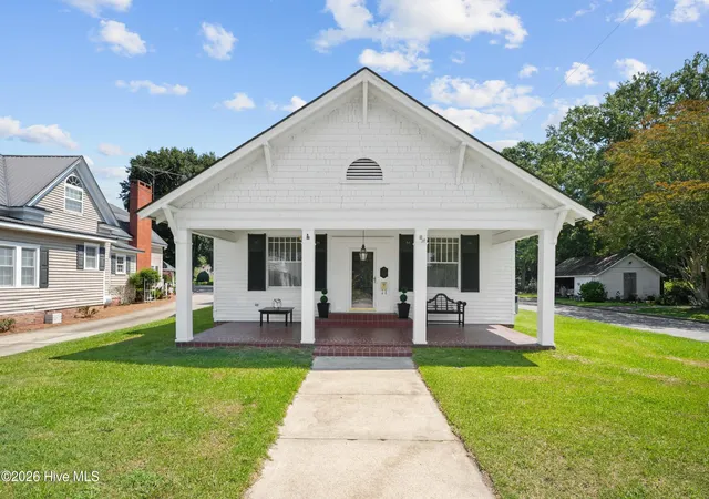 Photo 2 of Single family home for sale at 500 W Main St, Mount Olive, NC 28365 | MLS# 100596176 | Listing updated on 2026-09-14