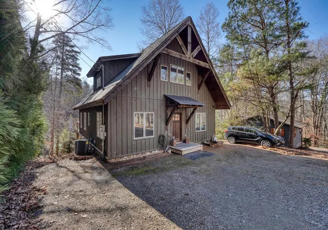 Photo 3 of Single family home for sale at 130 Mallard Cir, Murphy, NC 28906 | MLS# 100578222 | Listing updated on 2026-08-19