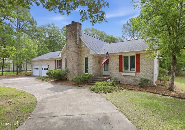 Photo 2 of Single family home for sale at 900 Crane Dr, New Bern, NC 28560 | MLS# 100577737 | Listing updated on 2026-07-13