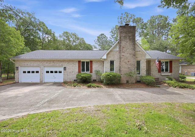 Photo 3 of Single family home for sale at 900 Crane Dr, New Bern, NC 28560 | MLS# 100577737 | Listing updated on 2026-07-13