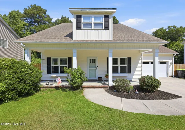 Photo 2 of Single family home for sale at 402 Satterfield Dr, New Bern, NC 28560 | MLS# 100581941 | Listing updated on 2026-06-20