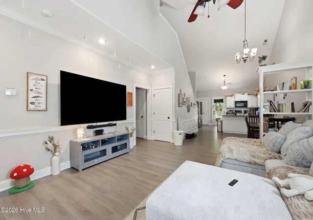 Photo 4 of Single family home for sale at 402 Satterfield Dr, New Bern, NC 28560 | MLS# 100581941 | Listing updated on 2026-06-20