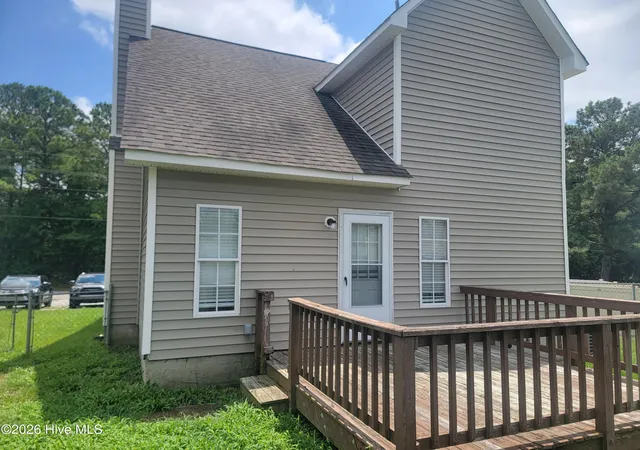 Photo 3 of Single family home for sale at 224 Hemlock Dr, Jacksonville, NC 28546 | MLS# 100593769 | Listing updated on 2026-08-28