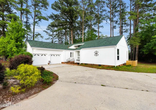 Photo 1 of Single family home for sale at 1106 Caracara Dr, New Bern, NC 28560 | MLS# 100572955 | Listing updated on 2026-09-08