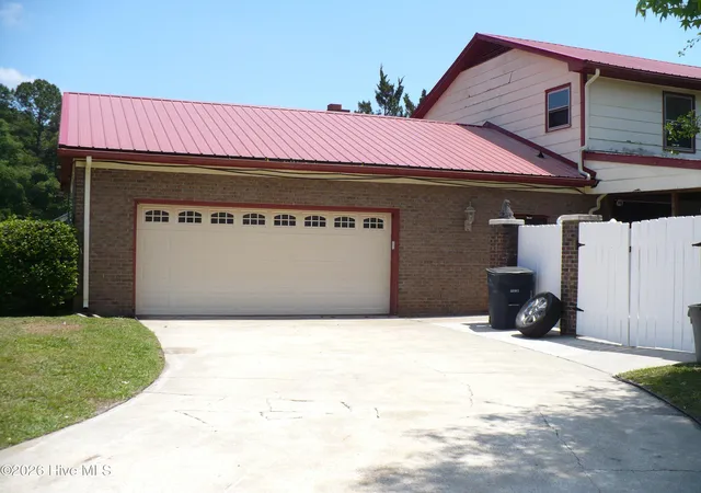 Photo 2 of Single family home for sale at 218 Parkwood Dr, Jacksonville, NC 28546 | MLS# 100573240 | Listing updated on 2026-10-07