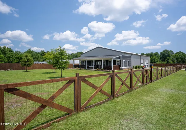 Photo 1 of Single family home for sale at 618 Highway 17 N, Holly Ridge, NC 28445 | MLS# 100592677 | Listing updated on 2026-08-11