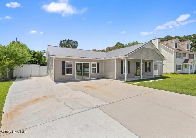 Photo 3 of Single family home for sale at 333 Little John Ln, Havelock, NC 28532 | MLS# 100584449 | Listing updated on 2026-08-18