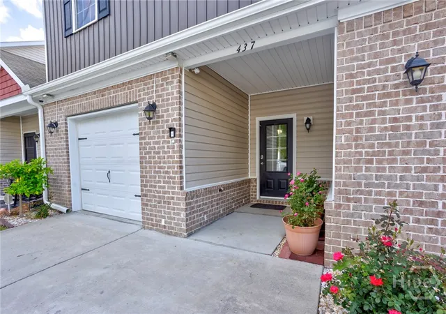 Homes for sale in Pooler, GA | 437 Governor Treutlen Cir, Pooler, GA 31322 | MLS# SA356689