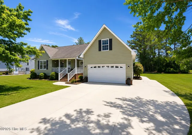 Homes for sale in New Bern, NC | 1129 Coral Reef Dr, New Bern, NC 28560 | MLS# 100585970