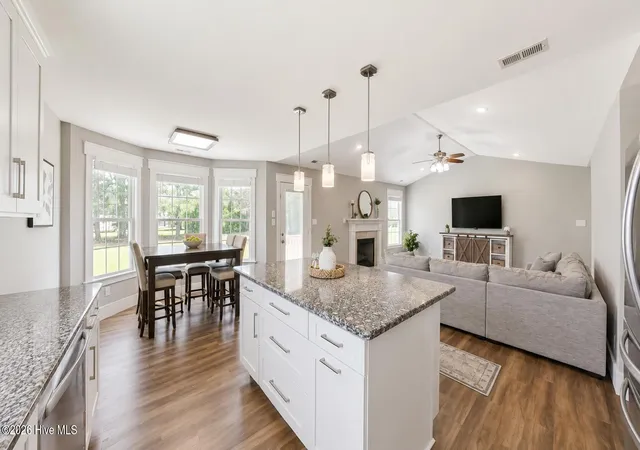 Photo 3 of Single family home for sale at 1129 Coral Reef Dr, New Bern, NC 28560 | MLS# 100585970 | Listing updated on 2026-09-14