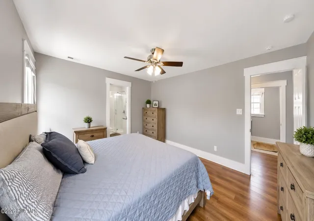 Photo 4 of Single family home for sale at 1129 Coral Reef Dr, New Bern, NC 28560 | MLS# 100585970 | Listing updated on 2026-09-14