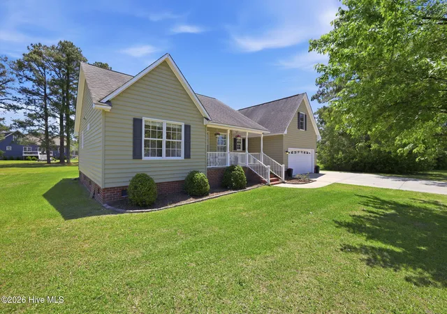 Homes for sale in New Bern, NC | 1129 Coral Reef Dr, New Bern, NC 28560 | MLS# 100585970