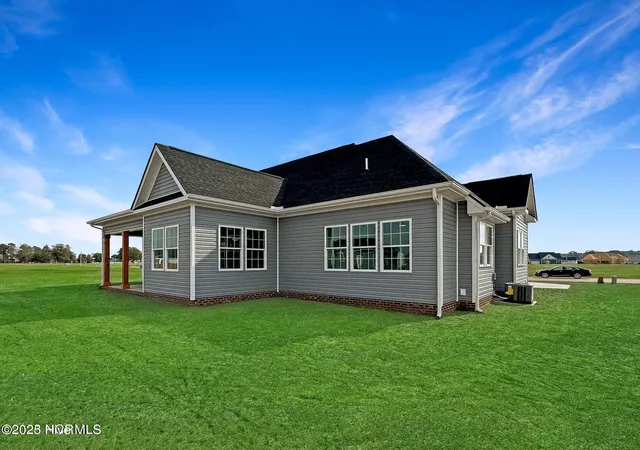 Photo 2 of Single family home for sale at 118 Grandview Dr, Elizabeth City, NC 27909 | MLS# 100583304 | Listing updated on 2026-06-21