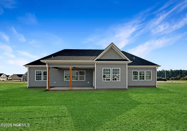 Photo 3 of Single family home for sale at 118 Grandview Dr, Elizabeth City, NC 27909 | MLS# 100583304 | Listing updated on 2026-06-21