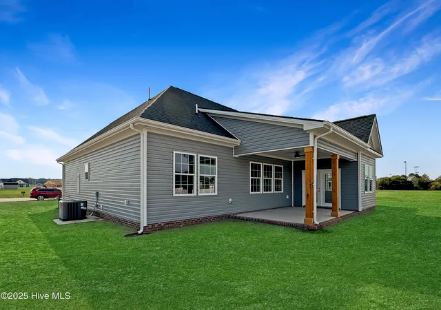 Photo 4 of Single family home for sale at 118 Grandview Dr, Elizabeth City, NC 27909 | MLS# 100583304 | Listing updated on 2026-06-21