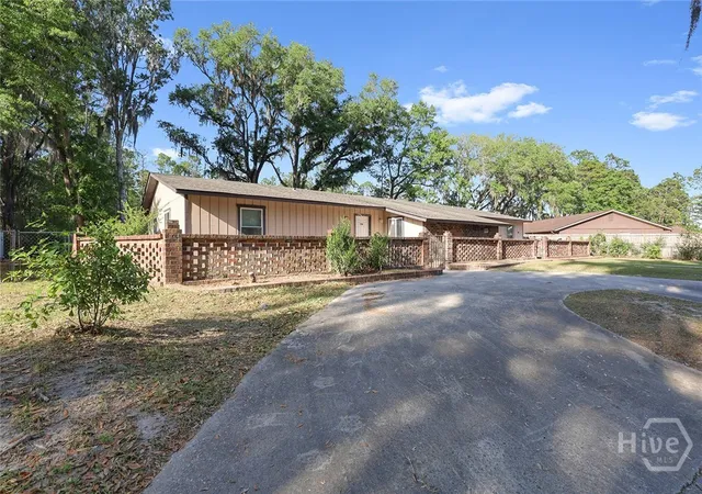 Photo 3 of Single family home for sale at 128 Cherokee Cir, Hinesville, GA 31313 | MLS# SA353580 | Listing updated on 2026-08-31
