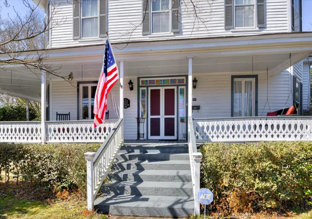 Photo 2 of Single family home for sale at 501 Buncombe St, Edgefield, SC 29824 | MLS# 98029288 | Listing updated on 2026-06-30