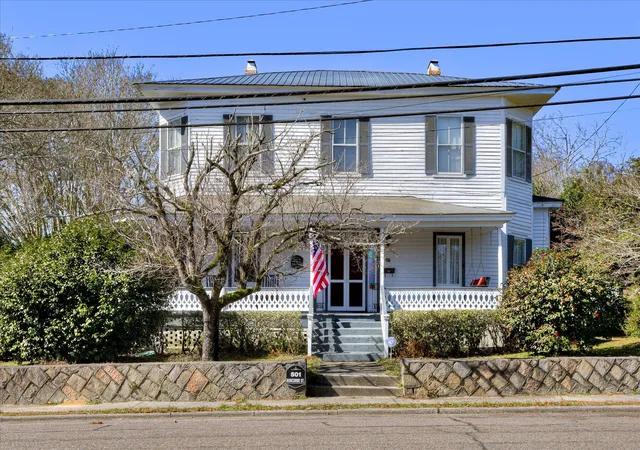 Photo 3 of Single family home for sale at 501 Buncombe St, Edgefield, SC 29824 | MLS# 98029288 | Listing updated on 2026-10-06