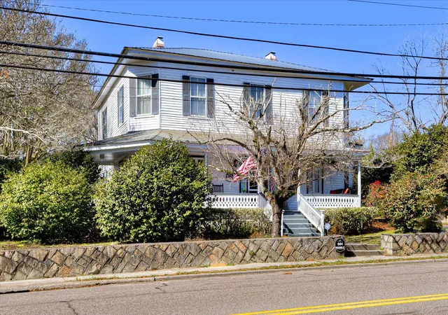 Photo 3 of Single family home for sale at 501 Buncombe St, Edgefield, SC 29824 | MLS# 98029288 | Listing updated on 2026-10-06