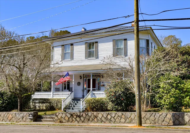 Photo 4 of Single family home for sale at 501 Buncombe St, Edgefield, SC 29824 | MLS# 98029288 | Listing updated on 2026-10-06