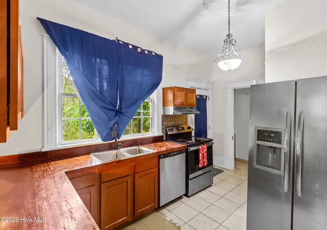 Photo 3 of Single family home for sale at 1503 National Ave, New Bern, NC 28560 | MLS# 100579458 | Listing updated on 2026-09-20