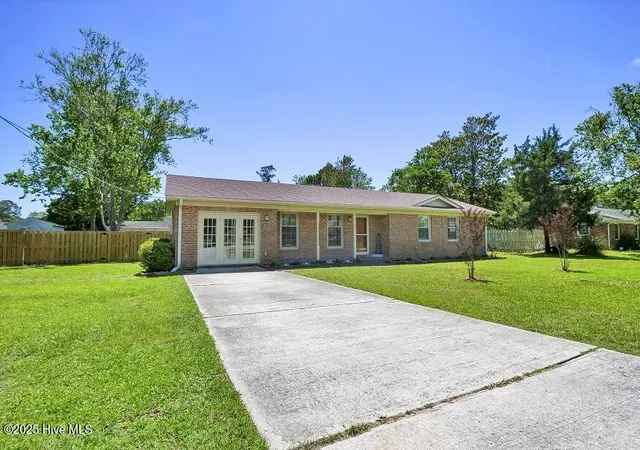 2nd image of 805 Hamlet Ave, Carolina Beach, NC 28428 | MLS# 100507777