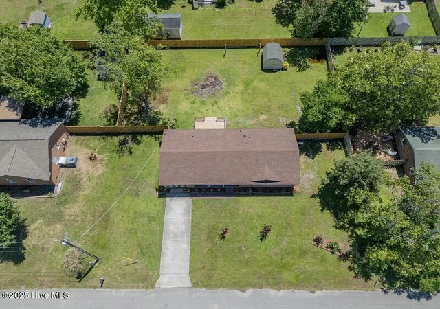 3rd image of 805 Hamlet Ave, Carolina Beach, NC 28428 | MLS# 100507777