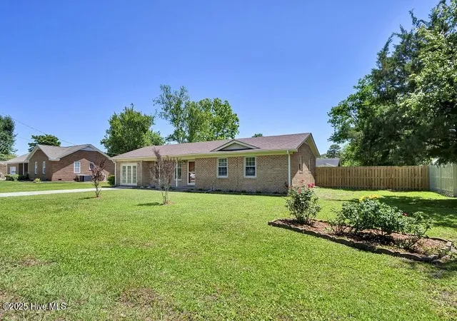 5th image of 805 Hamlet Ave, Carolina Beach, NC 28428 | MLS# 100507777