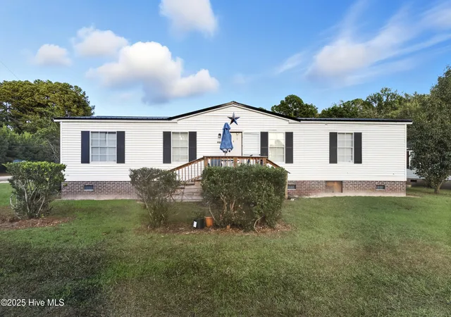 Photo 1 of Manufactured home for sale at 1025 White Lake Dr, Elizabethtown, NC 28337 | MLS# 100593894 | Listing updated on 2026-08-07