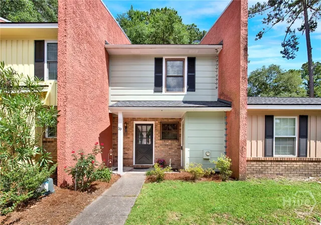 Photo 2 of Townhouse for sale at 19 Clipper Ct, Savannah, GA 31410 | MLS# SA356844 | Listing updated on 2026-07-22