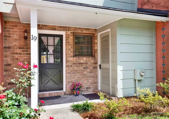 Photo 3 of Townhouse for sale at 19 Clipper Ct, Savannah, GA 31410 | MLS# SA356844 | Listing updated on 2026-07-22