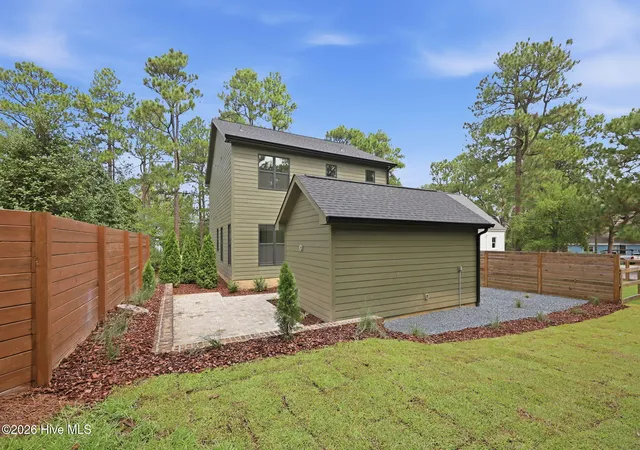 Photo 3 of Single family home for sale at 785 N May St, Southern Pines, NC 28387 | MLS# 100585657 | Listing updated on 2026-08-31