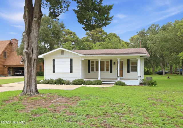 Photo 2 of Single family home for sale at 303 Cape Lookout Dr, Harkers Island, NC 28531 | MLS# 100600069 | Listing updated on 2026-09-16