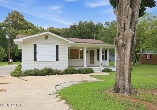 Photo 3 of Single family home for sale at 303 Cape Lookout Dr, Harkers Island, NC 28531 | MLS# 100600069 | Listing updated on 2026-09-16