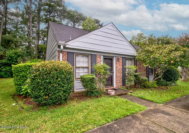 Photo 2 of Townhouse for sale at 4908 Marlin Ct, Wilmington, NC 28403 | MLS# 100599528 | Listing updated on 2026-09-08
